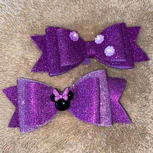 Minnie Mouse purple bows.